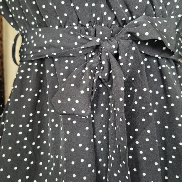 Chic Black and White Long Sleeve Dress - Picture 4 of 11